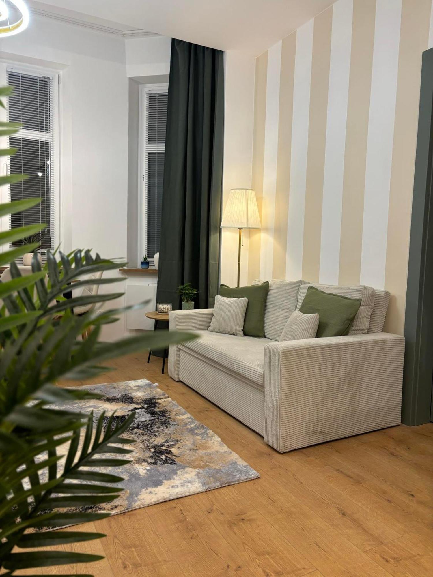 Apartament Pod Wieza 1 Валбжих Экстерьер фото